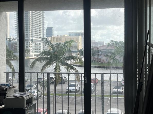 200 Leslie Dr 324, Hallandale Beach FL 33009