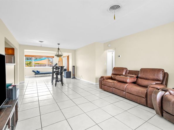 4307 Tyler St, Hollywood FL 33021