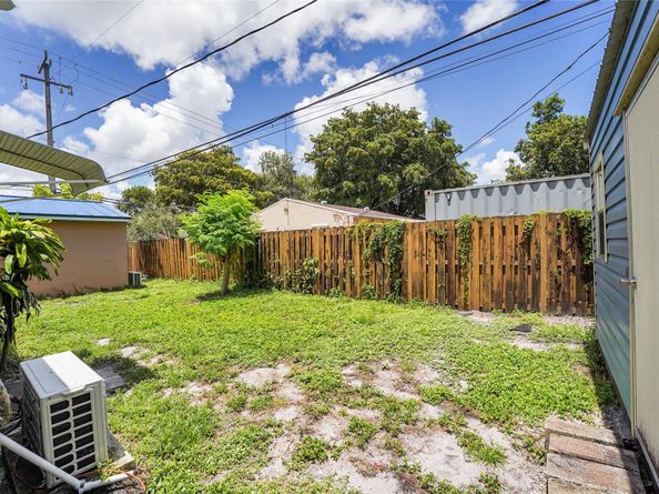 613 N 28th Ave, Hollywood FL 33020