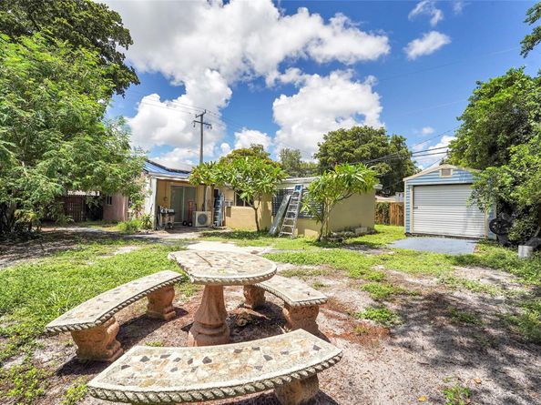 613 N 28th Ave, Hollywood FL 33020