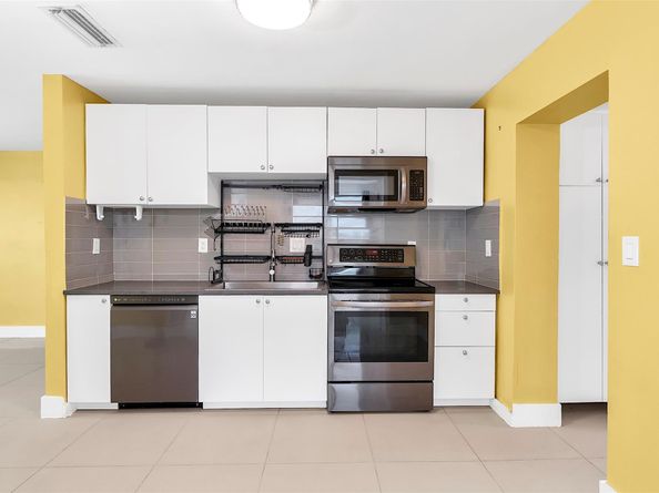 2701 NE 9th Ave, Pompano Beach FL 33064