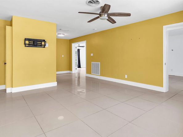 2701 NE 9th Ave, Pompano Beach FL 33064