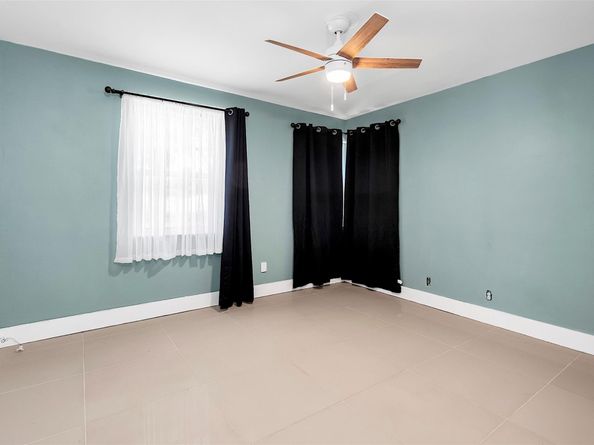 2701 NE 9th Ave, Pompano Beach FL 33064