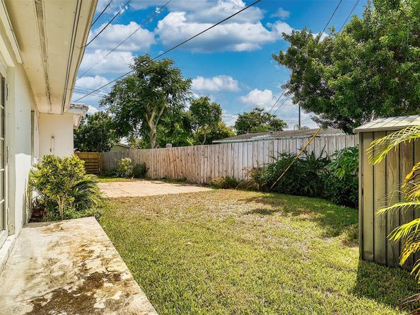 2701 NE 9th Ave, Pompano Beach FL 33064
