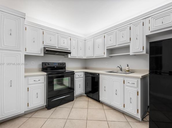 2861 Somerset Drive 104, Lauderdale Lakes FL 33311