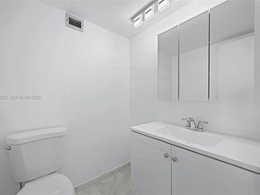4101 Pine Tree Drive 919, Miami Beach FL 33140