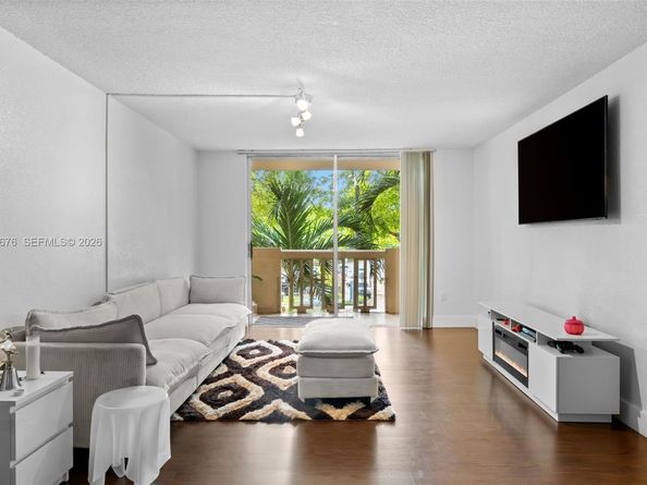 1800 Sans Souci 332 332, North Miami FL 33181