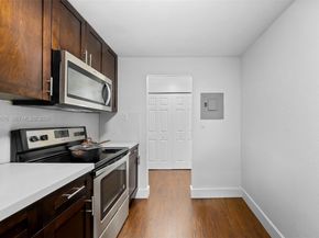 1800 Sans Souci 332 332, North Miami FL 33181