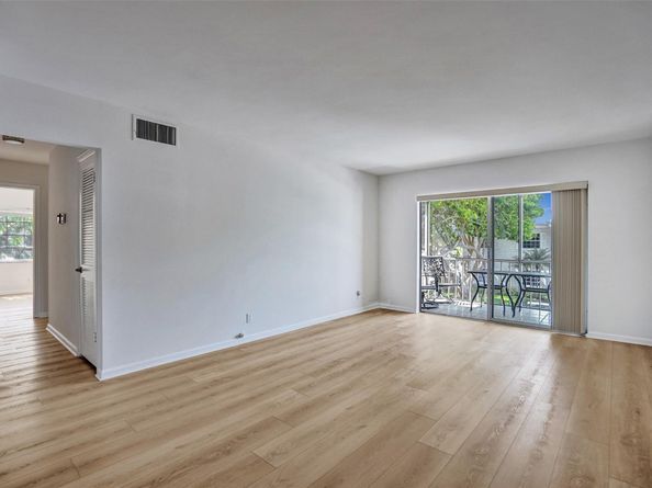 6249 Bay Club Dr 4, Fort Lauderdale FL 33308