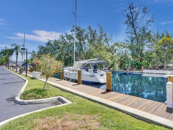6249 Bay Club Dr 4, Fort Lauderdale FL 33308