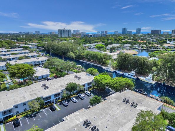 6249 Bay Club Dr 4, Fort Lauderdale FL 33308