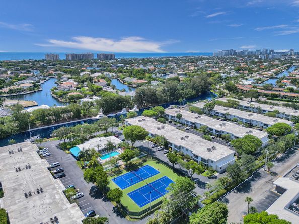 6249 Bay Club Dr 4, Fort Lauderdale FL 33308