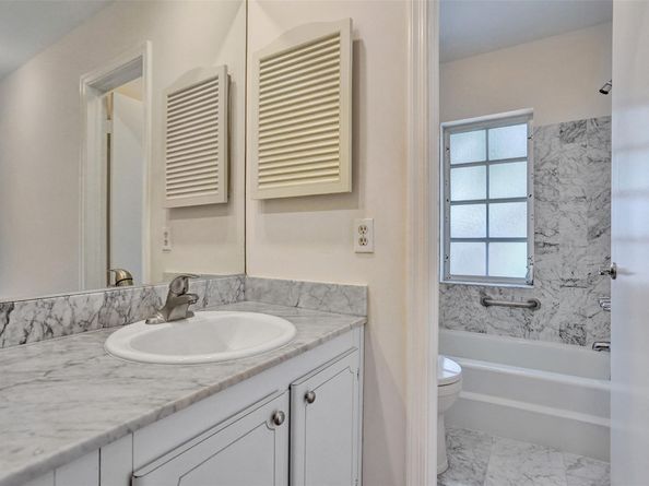 6249 Bay Club Dr 4, Fort Lauderdale FL 33308