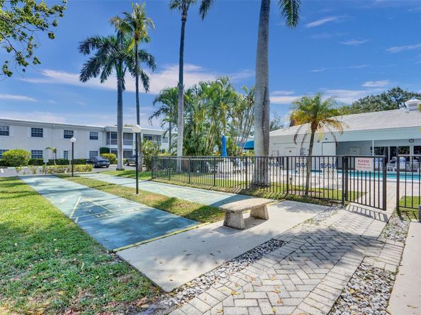 6249 Bay Club Dr 4, Fort Lauderdale FL 33308