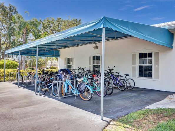 6249 Bay Club Dr 4, Fort Lauderdale FL 33308