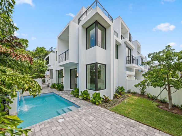 204 Osceola Park Lane, Delray Beach FL 33483