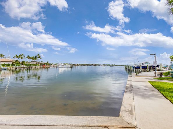 11390 Twelve Oaks Way 122, North Palm Beach FL 33408