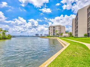 11390 Twelve Oaks Way 122, North Palm Beach FL 33408