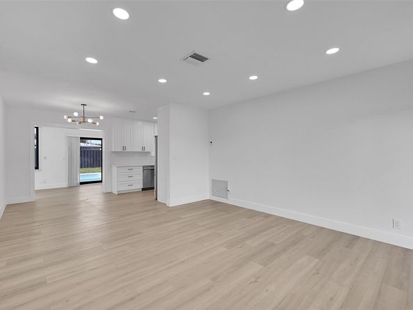 1313 SE 2nd Ave, Deerfield Beach FL 33441
