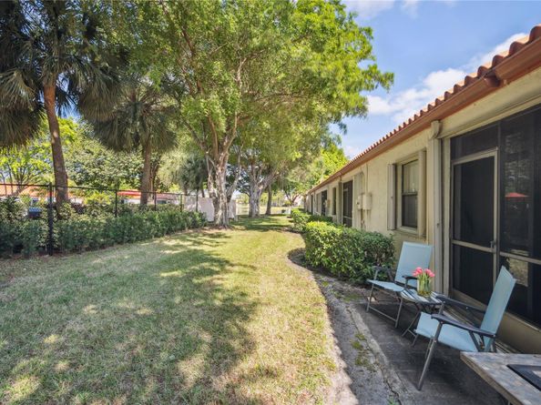 35 Centennial Court, Deerfield Beach FL 33442