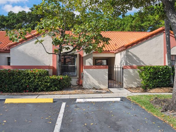 35 Centennial Court, Deerfield Beach FL 33442