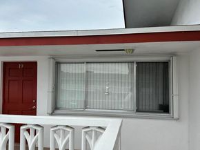 2020 Lake Osborne Drive 19, Lake Worth Beach FL 33461