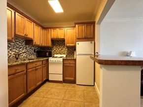 2020 Lake Osborne Drive 19, Lake Worth Beach FL 33461