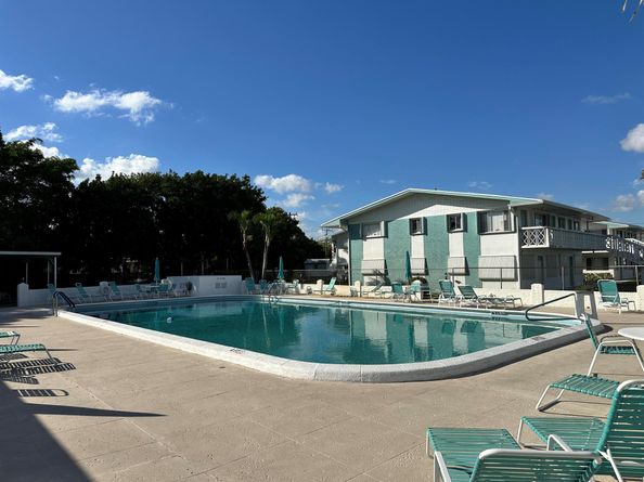 2020 Lake Osborne Drive 19, Lake Worth Beach FL 33461