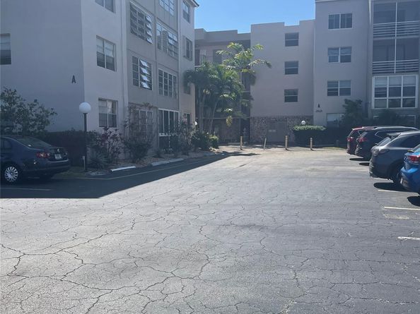2821 Somerset Dr 217, Lauderdale Lakes FL 33311