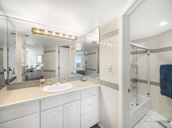 5420 N Ocean Drive 2504, Singer Island FL 33404