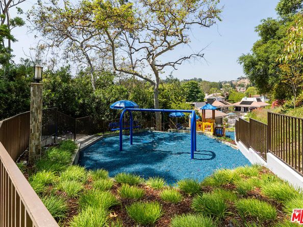 2885 Woodwardia Drive, Los Angeles CA 90077