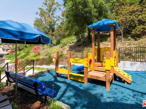 2885 Woodwardia Drive, Los Angeles CA 90077