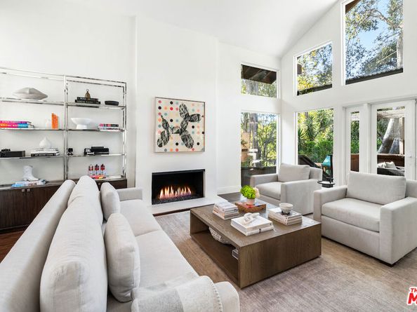 2885 Woodwardia Drive, Los Angeles CA 90077