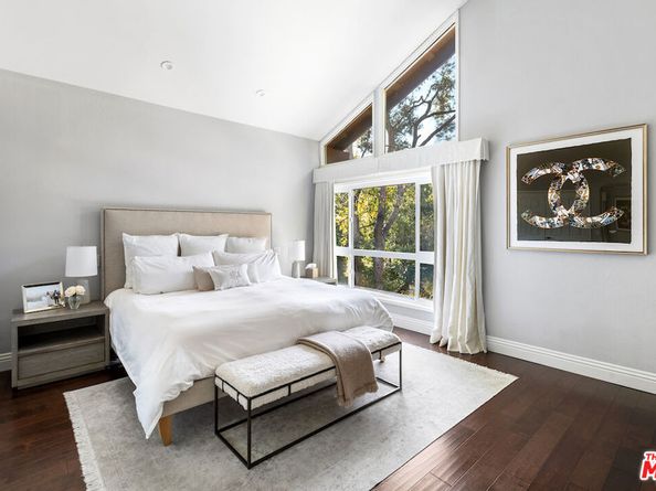 2885 Woodwardia Drive, Los Angeles CA 90077