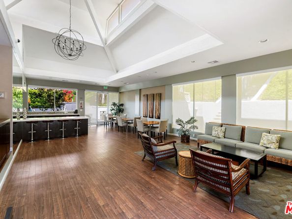 2885 Woodwardia Drive, Los Angeles CA 90077