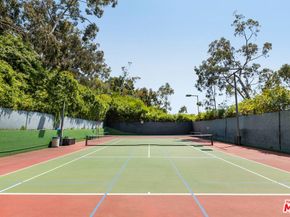 2885 Woodwardia Drive, Los Angeles CA 90077