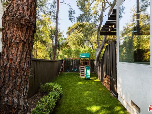 2885 Woodwardia Drive, Los Angeles CA 90077