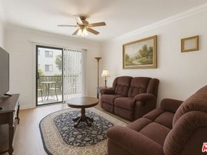 21620 Burbank Boulevard 9, Woodland Hills CA 91367