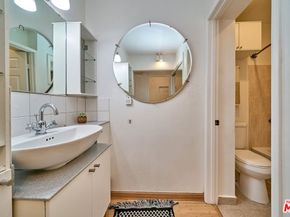 425 S Kenmore Avenue 104, Los Angeles CA 90020