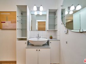 425 S Kenmore Avenue 104, Los Angeles CA 90020