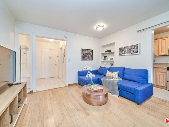 425 S Kenmore Avenue 104, Los Angeles CA 90020