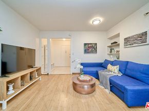 425 S Kenmore Avenue 104, Los Angeles CA 90020