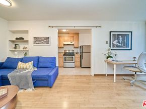 425 S Kenmore Avenue 104, Los Angeles CA 90020