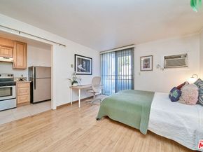 425 S Kenmore Avenue 104, Los Angeles CA 90020