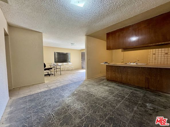 327 E 101st Street, Los Angeles CA 90003