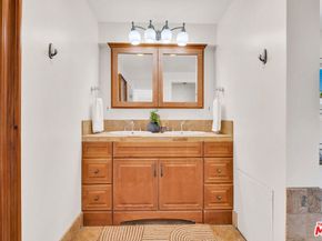 851 S Orange Drive, Los Angeles CA 90036