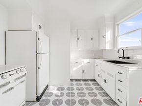 1770 Bryn Mawr Avenue, Santa Monica CA 90405