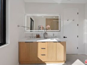 2631 Castle Heights Place, Los Angeles CA 90034