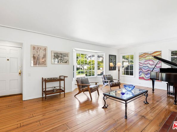 11220 Cashmere Street, Los Angeles CA 90049