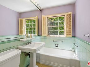 11220 Cashmere Street, Los Angeles CA 90049